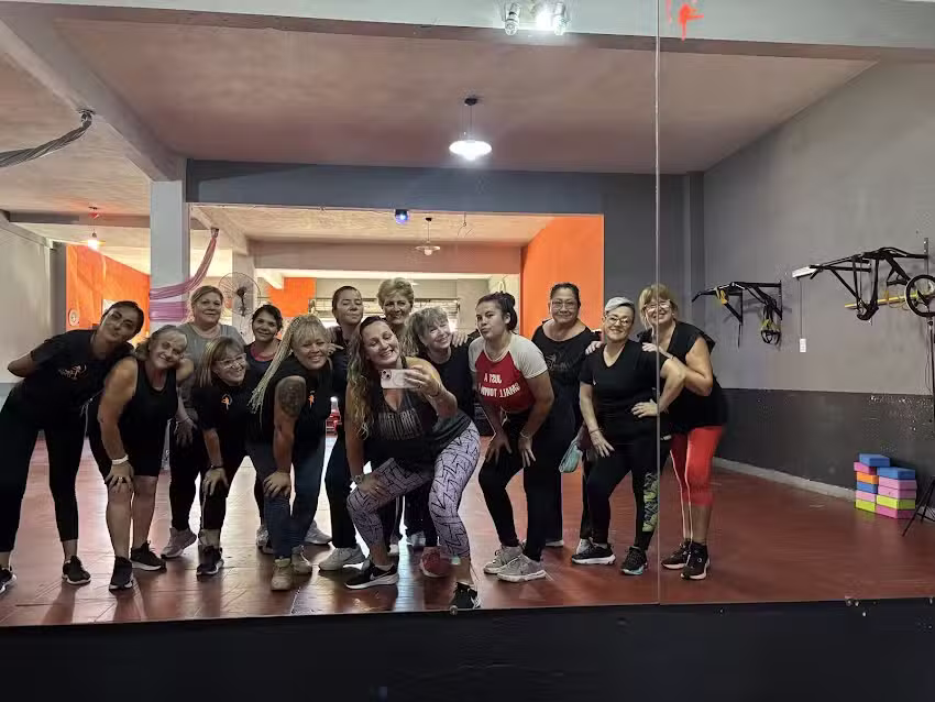 Academia De Danzas Y Gimnasia Mayra Baquer