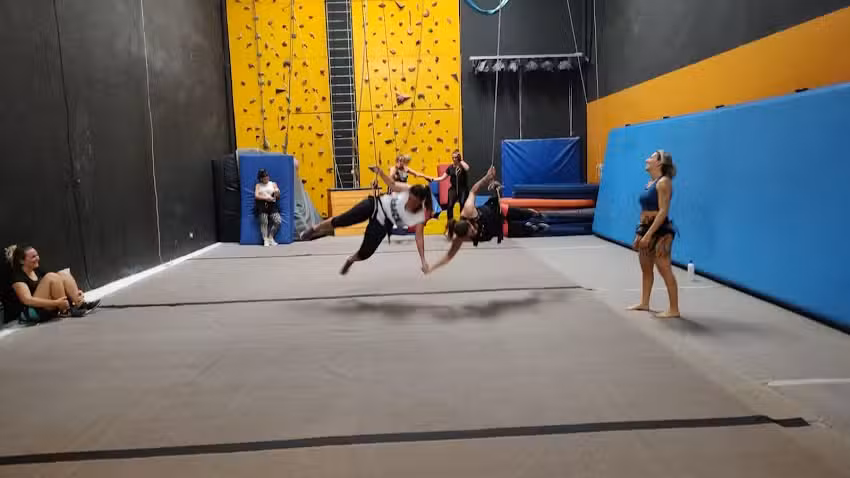 AREA Escuela de Acrobacia