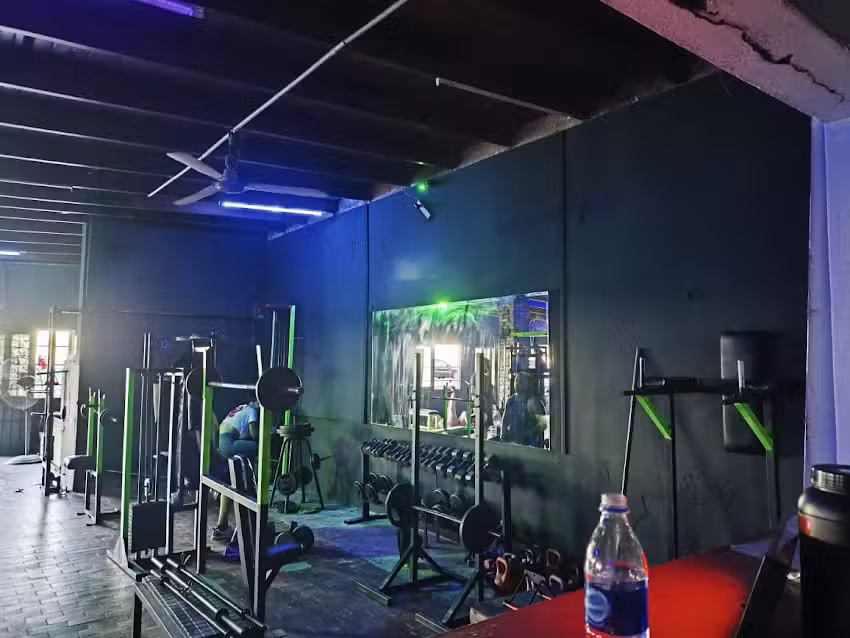 Black Fitness Gym