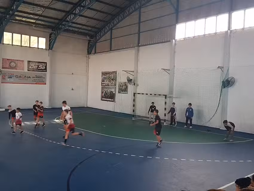 Campo de deportes intituto J. L. Larre