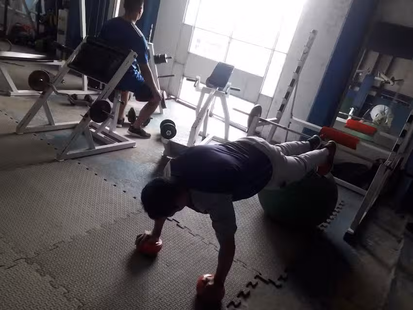 CLUB GIMNASIA Y ESGRIMA GIMNASIO JUAN DE GARAY