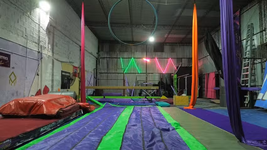 Elastic people gym