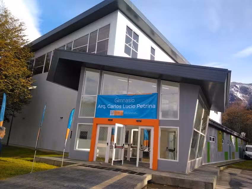 Gimnasio Arq. Carlos L. Petrina