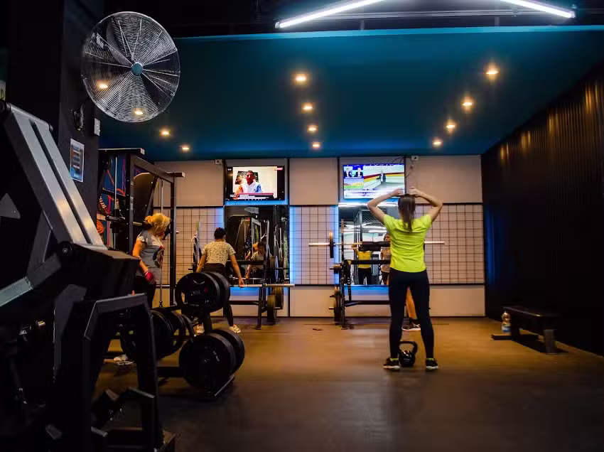 Gimnasio X-Forma / Sede Opera Fun