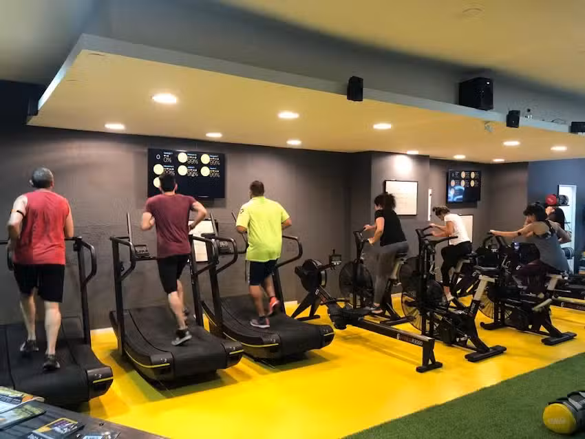 HOUSEFIT LAN&Uacute;S