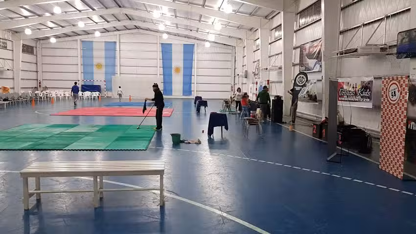 Polideportivo MALVINAS ARGENTINAS