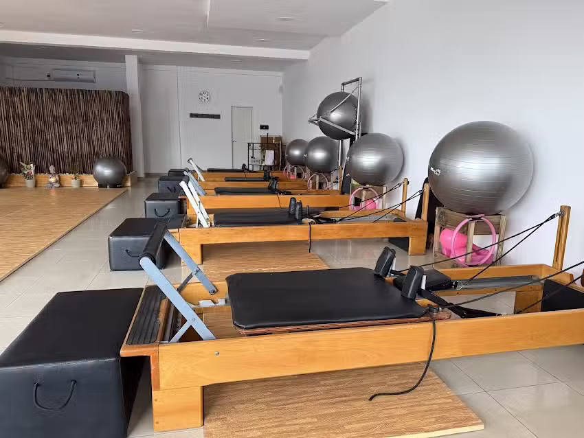 RA&Iacute;CES PILATES STUDIO