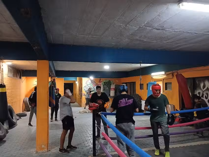 Salon De Boxeo Un Round M&aacute;s