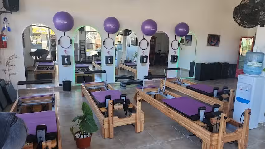 STATION PILATES by PAULA PARELL&Oacute;