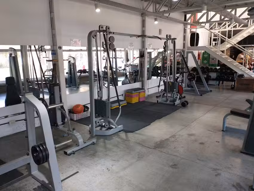 Urban Complejo Deportivo. Gym / Futbol / Fitness